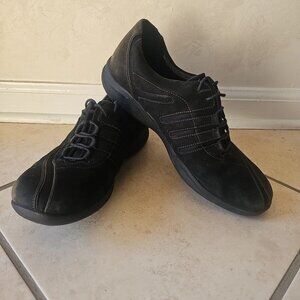 Clarks Wave Black Suede Leather Lace-Up Walking Shoe -Size: 11M